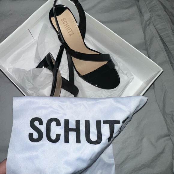 NIB SCHUTZ Kelly Patent Sandal - Picture 8 of 9